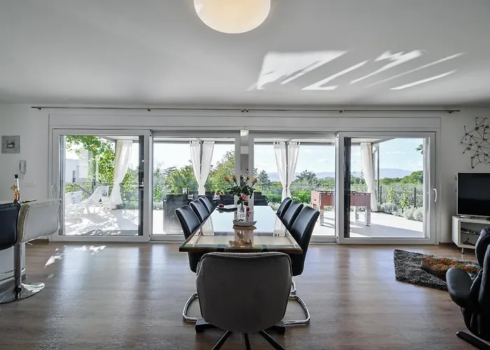 Leones By El-pi Tours Willa *