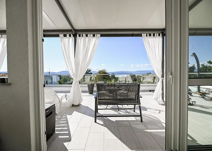 Leones By El-pi Tours Willa